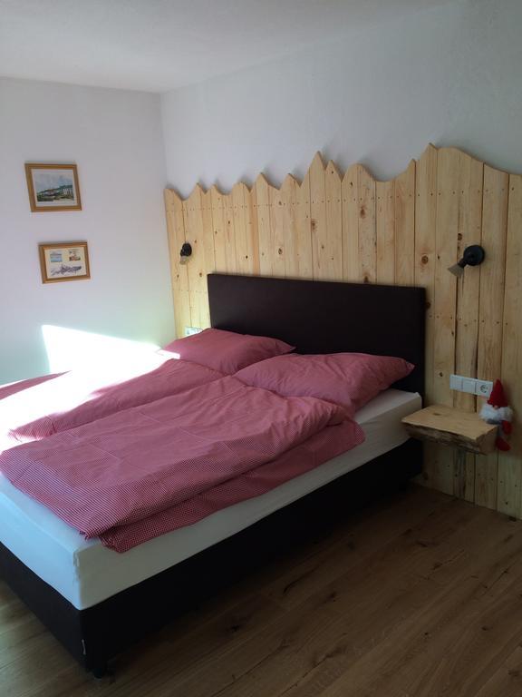 Ferienwohnung Chasa Chalur Fließ Exterior foto
