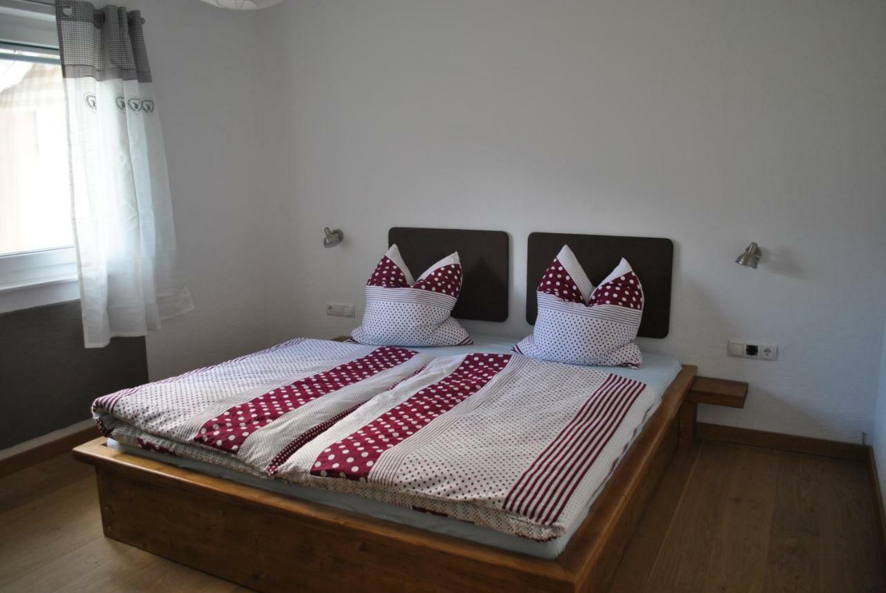 Ferienwohnung Chasa Chalur Fließ Exterior foto